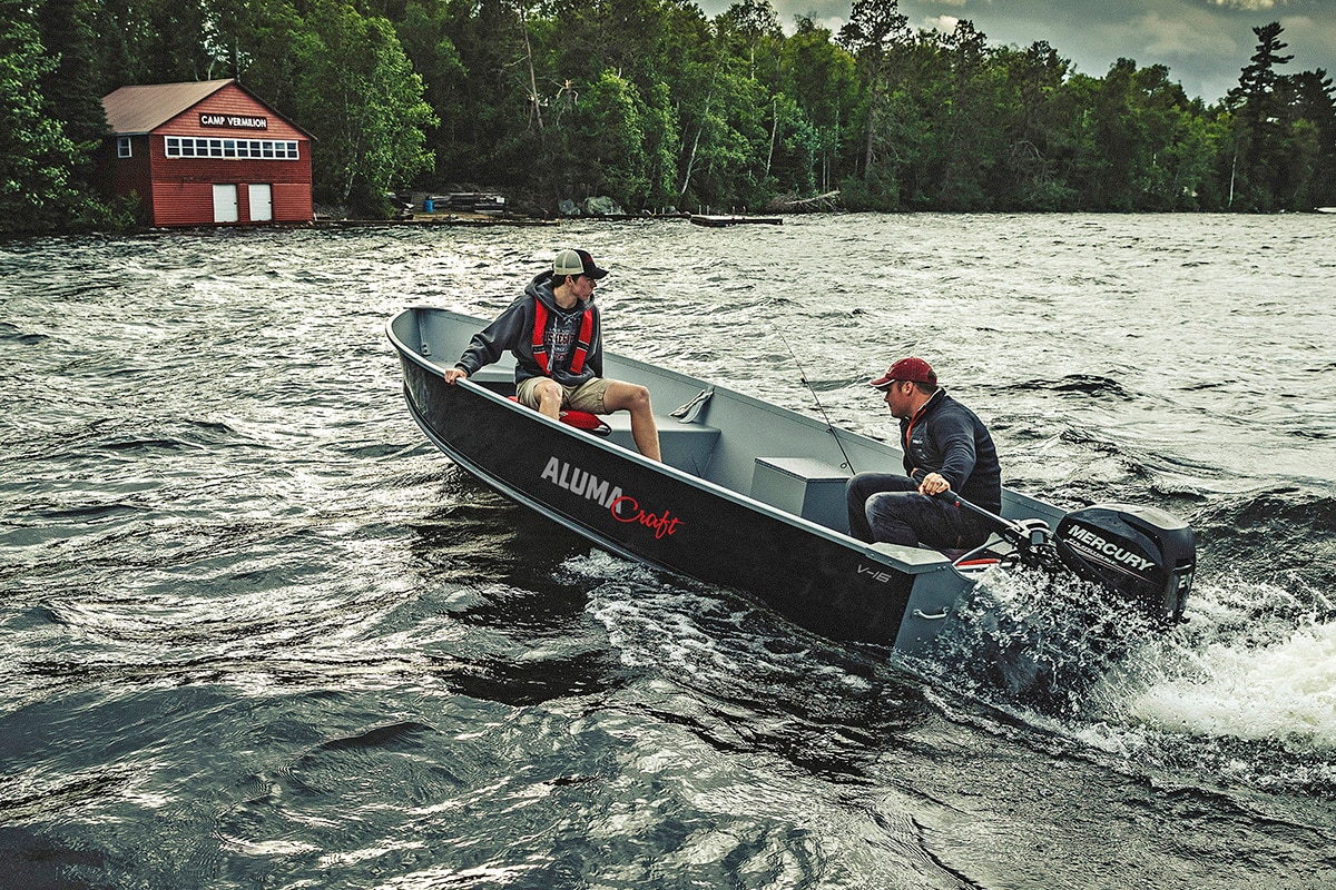 2 friends sailing on an Aluminum Fishing Boat