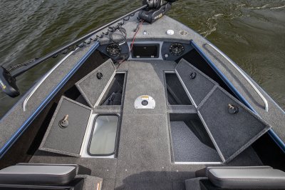 Alumacraft Trophy - Bow-Storage-Open