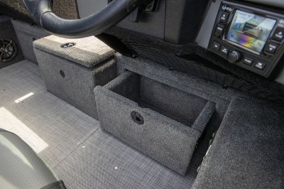 Alumacraft Competitor Shadow -Under-Console-Storage