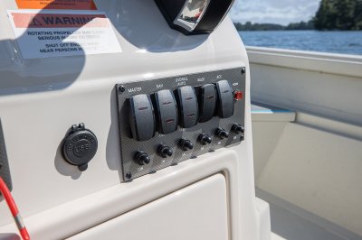Alumacraft Bay 20  - Switch Panel