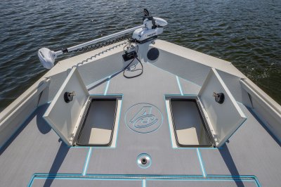 Alumacraft Bay 20  - Bow Storage