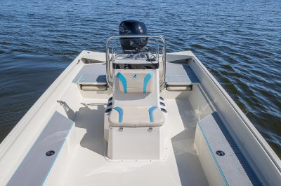 Alumacraft Bay 20  - Helm seating
