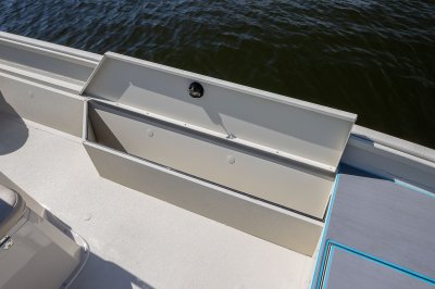 Alumacraft Bay 20  -  Portside Storage