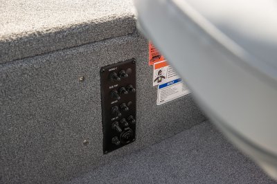 Alumacraft Crappie Deluxe - Switch panel