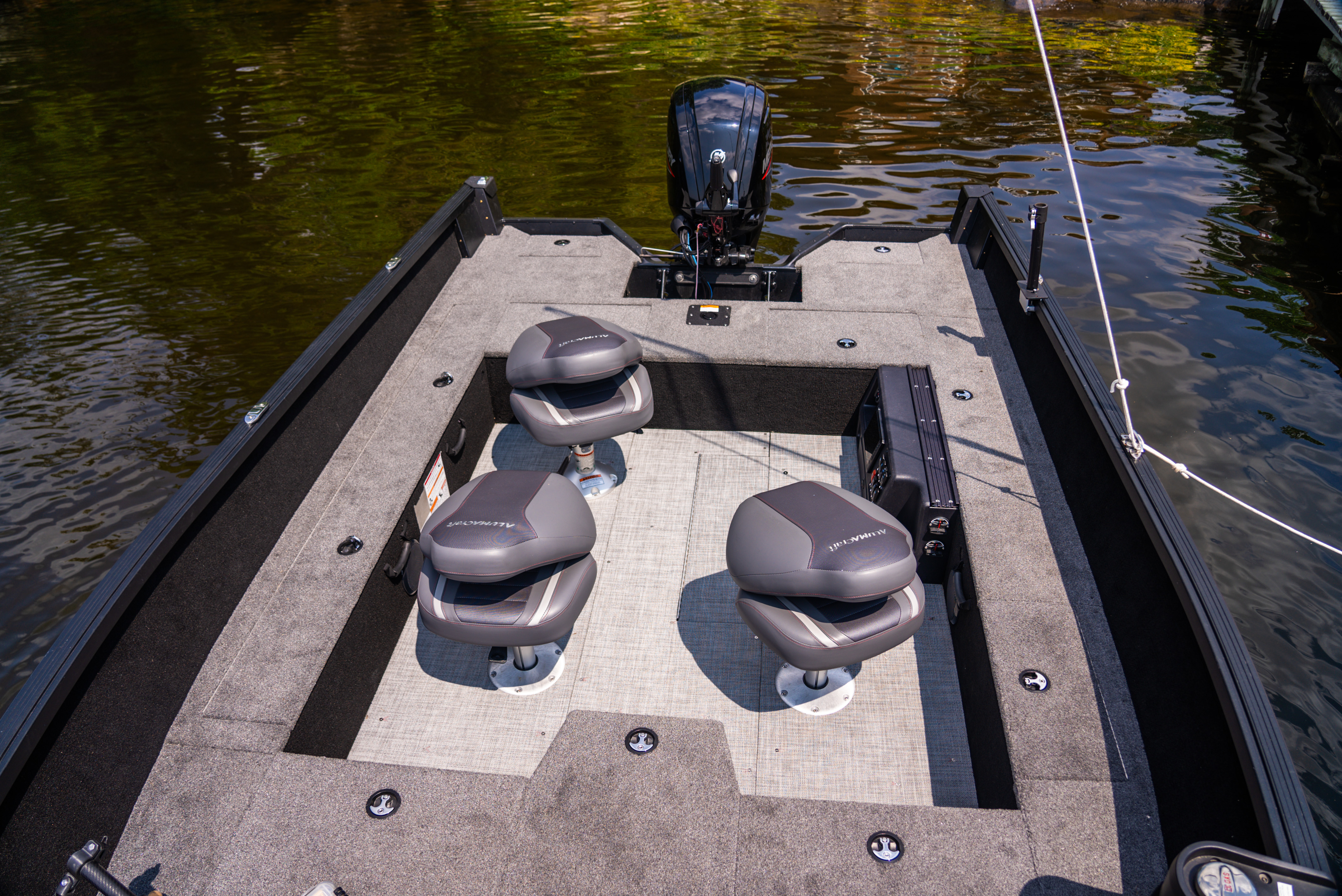 View of possible configurations on an Alumacraft fishing boat